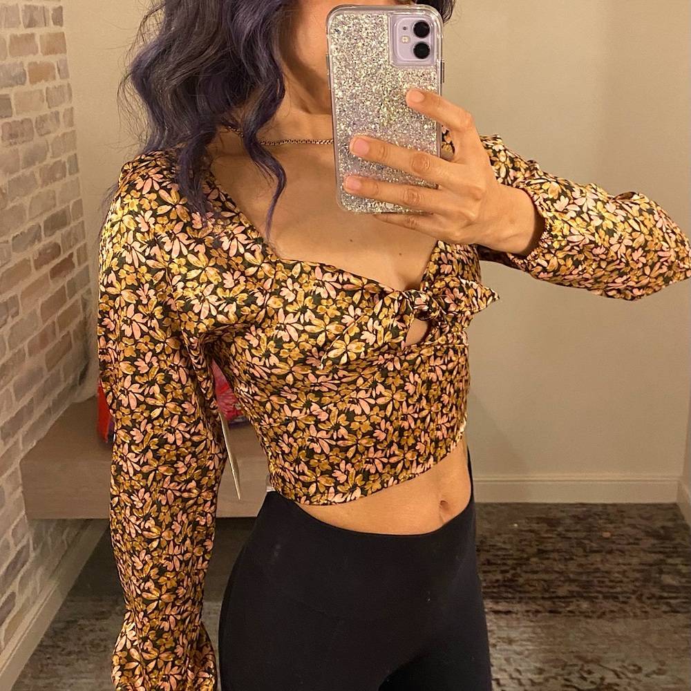 Altar d’ State- Gold/Mauve Floral-Crop top NWT